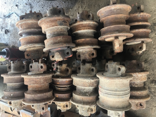 ขายลูกลอลเลอร์ ลูกละ750 รถแทร็กเตอร์D2-3 D2-5 D2-6 รถแม็กโครPC60ทุกรุ่น โทร0616613023แพรว