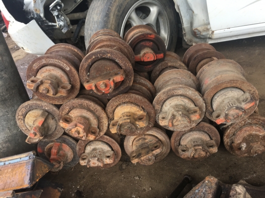 ขายลูกลอลเลอร์ ลูกละ750 รถแทร็กเตอร์D2-3 D2-5 D2-6 รถแม็กโครPC60ทุกรุ่น โทร0616613023แพรว