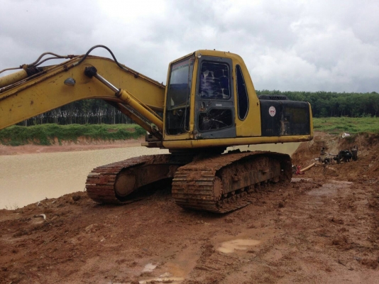 ขายรถแบคโฮ KOMATSU PC200-6 เอกสารเล่ม ไม่มีระบบไฟ ราคา 800000