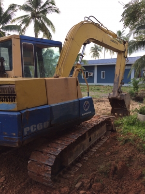 ขายรถแบคโฮ KOMATSU PC60-5 มีใบมีด ราคา 350000