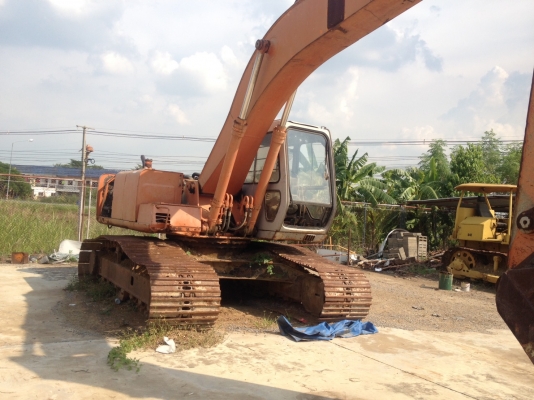 ขายรถแบคโฮ HITACHI EX200-2 ราคา 295000 กับ 395000