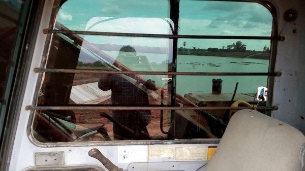 ขายรถแบคโฮ HITACHI EX200-2 ราคา 295000 กับ 395000