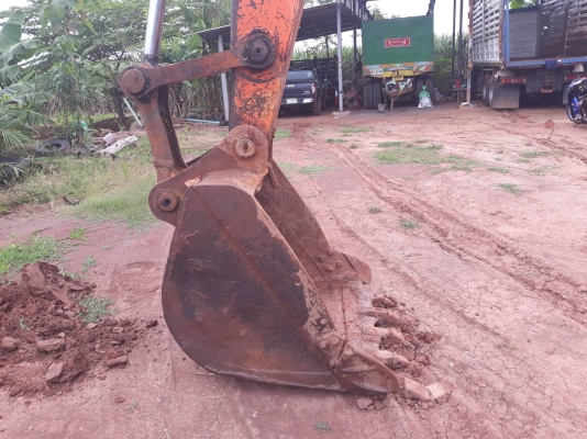 ขายรถแบคโฮ HITACHI EX200-2 ราคา 295000 กับ 395000