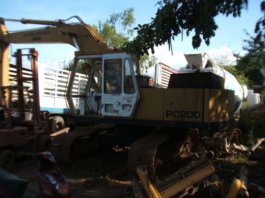 ขายรถแบ็คโฮ PC200-2 เครื่องยนต์เดิม สภาพดี ช่วงล่างดี โซ่80\% ตัวเดินยังไม่เคยเปิด ขายด่วน ราคา 320,000 บาท