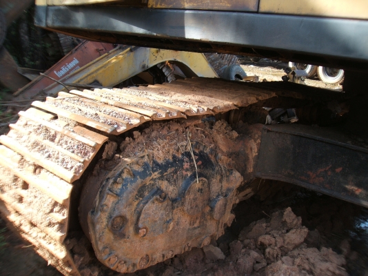 ขายรถแบ็คโฮ PC200-2 เครื่องยนต์เดิม สภาพดี ช่วงล่างดี โซ่80\% ตัวเดินยังไม่เคยเปิด ขายด่วน ราคา 320,000 บาท