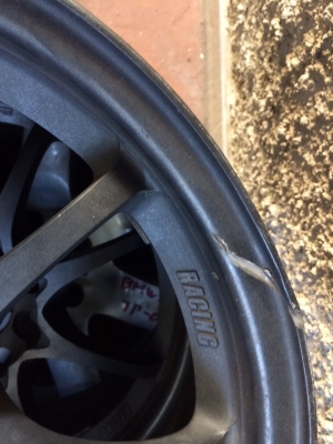 ล้อก๊อบขอบ15- มีรอยมีดุ้ง นิดหน่อย 2วงซ่อมก้อสวยไม่ซ่อมก้อใส่ได้ ครับ ล้อก๊อบขอบ15-6.5 นิ้วออฟ35 1 คู่ 7 นิ้ว ออฟ 42 1คู่ ครับ 4รู100 มีรอยมีดุ้ง นิดหน่อย 2วงซ่อมก้อสวยไม่ซ่อมก้อใส่ได้ ครับรับของ ลาดพร้าว 87