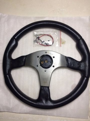 ขายพวง momo race แท้ สภาพดีสวย ซื้อใหม่มาเก็บจนเก่า ใช้ไม่นานกล่องไม่มีของครบๆ ซื้อมา 12000 ขาย 4500 สนใจติดต่อ 0827861333 ดูของ รับเอง ลาดพร้าว 87