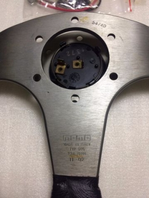 ขายพวง momo race แท้ สภาพดีสวย ซื้อใหม่มาเก็บจนเก่า ใช้ไม่นานกล่องไม่มีของครบๆ ซื้อมา 12000 ขาย 4500 สนใจติดต่อ 0827861333 ดูของ รับเอง ลาดพร้าว 87