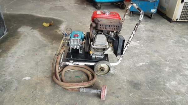 เครื่องฉีดน้ำแรงดันญี่ปุ่น 150 bar ชนเครื่อง Yanma ของลงตู้สดนอก เครื่องฉีดน้ำแรงดันญี่ปุ่น 150 bar ชนเครื่อง Yanma ของลงตู้สดนอก