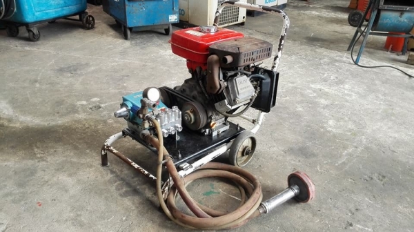 เครื่องฉีดน้ำแรงดันญี่ปุ่น 150 bar ชนเครื่อง Yanma ของลงตู้สดนอก