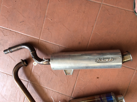 ขายท่อเก่่า ญี่ปุ่น เอาไปทำคอนิดหน่อย ใส่รถเล่นกันครับ ของนอกมีแบรนด์ เก๋าๆ ตามรูปเลยครับ