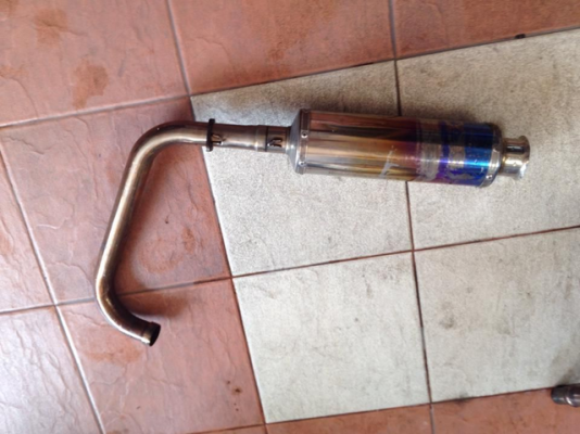 ขายท่อเก่่า ญี่ปุ่น เอาไปทำคอนิดหน่อย ใส่รถเล่นกันครับ ของนอกมีแบรนด์ เก๋าๆ ตามรูปเลยครับ