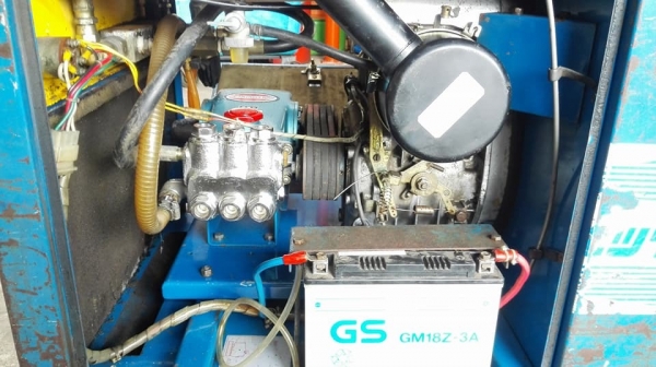 ** SOLD ** เครื่องฉีดน้ำแรงดันญี่ปุ่น 150 bar ชนเครื่อง Robin ของลงตู้สดนอก ** SOLD ** เครื่องฉีดน้ำแรงดันญี่ปุ่น 150 bar ชนเครื่อง Robin ของลงตู้สดนอก