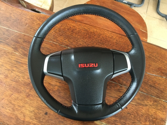 พวงมาลัย NEW D-MAX  หนัง ได้แดง สภาพใหม่