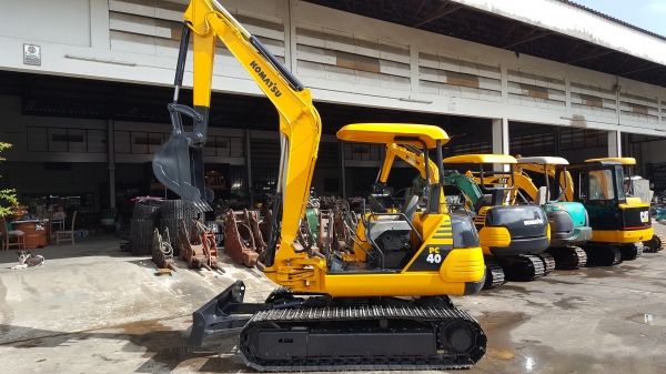 ขาย รถขุด KOMATSU รุ่น PC40-7- มือสองญี่ปุ่น แทรกเหล็ก สลัก บูทเอวแน่น 100\% สวยพร้อมใช้งาน มือถือ 0818753444