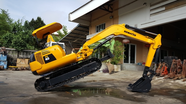 ขาย รถขุด KOMATSU รุ่น PC40-7- มือสองญี่ปุ่น แทรกเหล็ก สลัก บูทเอวแน่น 100\% สวยพร้อมใช้งาน มือถือ 0818753444