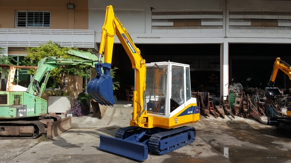 ขาย รถขุด KOMATSU รุ่น PC30-6- มือสองญี่ปุ่น แทรกเหล็ก สลัก บูทเอวแน่น 100\% มาพร้อม หัวเก๋ง สวยพร้อมใช้งาน มือถือ 0818753444