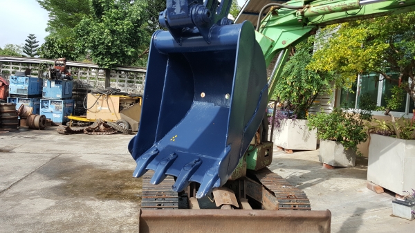 ขาย รถขุด KOMATSU รุ่น PC30-6- มือสองญี่ปุ่น แทรกเหล็ก สลัก บูทเอวแน่น 100\% มาพร้อม หัวเก๋ง สวยพร้อมใช้งาน มือถือ 0818753444