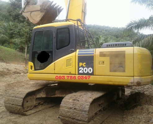 ขายรถแบคโฮ Komatsu pc200-7 =9,XXX ชม.