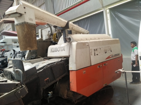 ขายรถเกี่ยวข้าว Kubota DC-95GM ตามสภาพใช้งานได้ปกติ ราคาเบาๆ สนใจรีบจองกันมาเลยครับ ติดต่อสันต์