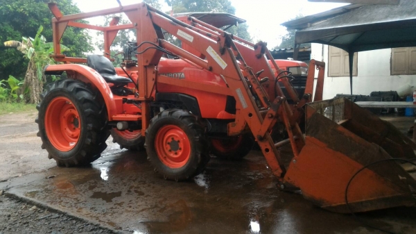 ขายรถไถ KUBOTA L3608 พร้อมตัวตัก ราคา 320,000 สนใจโทร มีรถขนส่งทั่วไทย ร้านสามย่านแทรคเตอร์ อ.แกลง จ.ระยอง โทร 0818618678 ,0899347475 id line=0818618678 id line=0917315475
