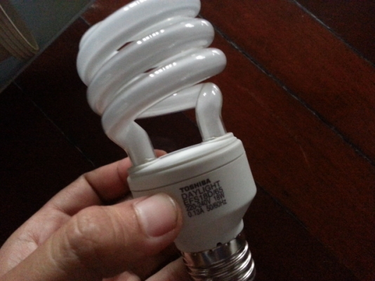 หลอดไฟตะเกียบ toshiba 18w