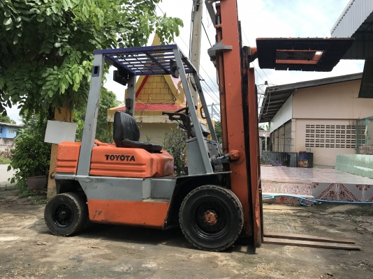 ขายtoyota. เครืองดีเชล. แน่นไเดิมๆ. พร้อมใช้ครับ.  2.5t