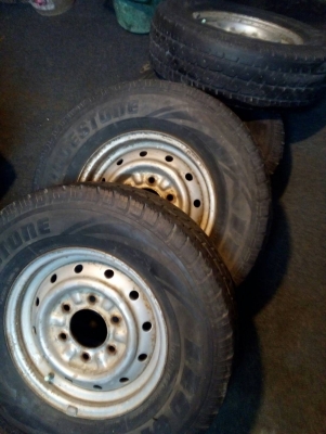 195R14 กะทะล้อพร้อมยาง. BRIDGESTONE LEO 677 ชุด 4 ล้อ ใช้งานได้เลยครับ โทร.081-427-3941