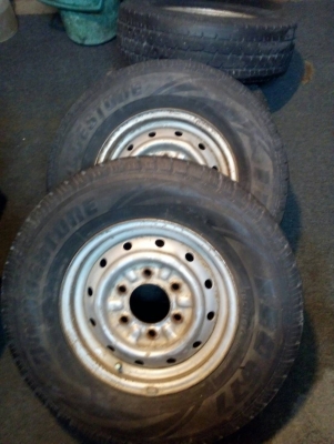 195R14 กะทะล้อพร้อมยาง. BRIDGESTONE LEO 677 ชุด 4 ล้อ ใช้งานได้เลยครับ โทร.081-427-3941