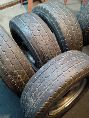 195R14 กะทะล้อพร้อมยาง. BRIDGESTONE LEO 677 ชุด 4 ล้อ ใช้งานได้เลยครับ โทร.081-427-3941 195R14 กะทะล้อพร้อมยาง. BRIDGESTONE LEO 677 ชุด 4 ล้อ ใช้งานได้เลยครับ โทร.081-427-3941
