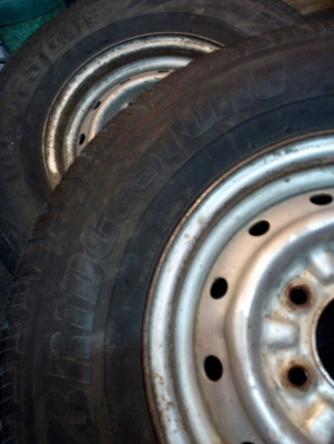 195R14 กะทะล้อพร้อมยาง. BRIDGESTONE LEO 677 ชุด 4 ล้อ ใช้งานได้เลยครับ โทร.081-427-3941