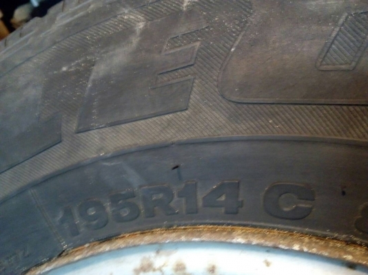 195R14 กะทะล้อพร้อมยาง. BRIDGESTONE LEO 677 ชุด 4 ล้อ ใช้งานได้เลยครับ โทร.081-427-3941