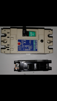 เบรกเกอร์ไฟของใหม่ 125 A และ 20 A ราคา 2 อันรวมกัน