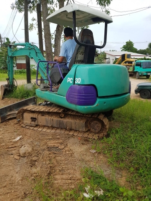 ขายรถแบคโฮ KOMATSU PC30-7 ราคา 320000