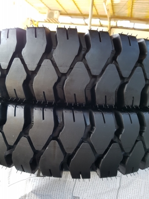 ขายยางลมโฟล์คลิฟท์   ทุกขนาด  แบรน  ญี่ปุ่น และ ไต้หวัน ค่ะ