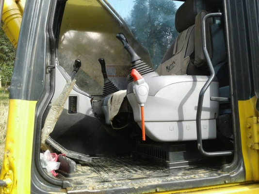 ขายรถแบคโฮ KOMATSU PC200-7 ปี 2011 ไมล์ 9641 ชม.ราคา 1450000