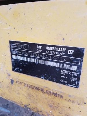 ขายรถแบคโฮ CAT 320 D JAPAN เอกสารเล่ม ไมล์ 13308 ชม.ราคา 1350000