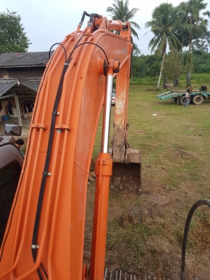 ขายรถแบคโฮ HITACHI ZX200-1 เอกสารเล่ม ไมล์ 7761 ชม.ราคา 1550000