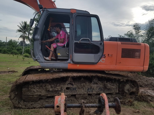 ขายรถแบคโฮ HITACHI ZX200-1 เอกสารเล่ม ไมล์ 7761 ชม.ราคา 1550000