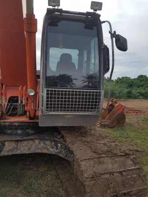 ขายรถแบคโฮ HITACHI ZX200-1 เอกสารเล่ม ไมล์ 7761 ชม.ราคา 1550000