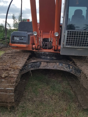 ขายรถแบคโฮ HITACHI ZX200-1 เอกสารเล่ม ไมล์ 7761 ชม.ราคา 1550000