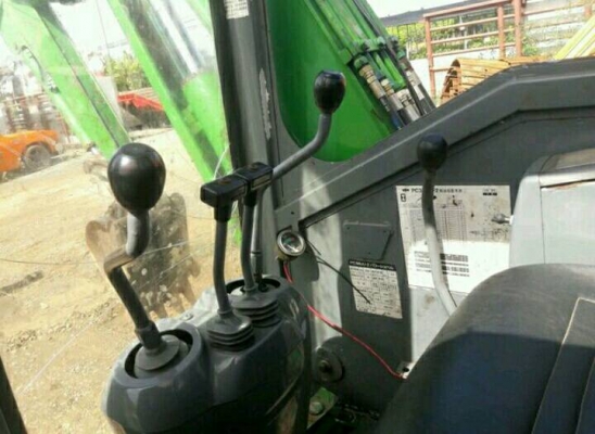 ขาย!! >>> Komatsu Pc38UU พร้อมใช้งาน คอนโทรนน้ำมัน 290,000 บาท <<< เบอร์ติดต่อ 098-7155789 086-4631102