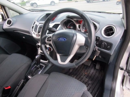 2012 FORD FIESTA เบนซิน 1.5 S ตัวท็อปสุด สีบรอนซ์เงิน เกียร์ออโต้ เบาะผ้า กระจกไฟฟ้า กระจกไล่ฝ้า abs airbag park sensorสนใจดูรถ ทดลองขับหรือสอบถามรายละเอียดเพิ่มเติม และ รับปรึกษาออกรถ มือหนึ่ง มือสอง ทุกยี่ห้อ ติดต่อ 092-656-6570 อาท Line ID art_pai
