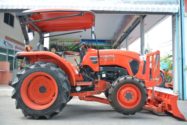 ขายรถแทรกเตอร์รุ่นL3208SP+ใบมีดหน้า+ผาน สามารถผ่อนได้  ดาวน์ได้