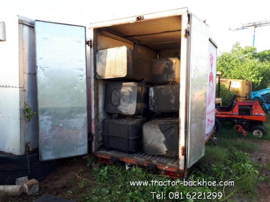 ถังน้ำมัน เก่าญี่ปุ่น สำหรับติดรถบรรทุก มีมาอีกตู้นึงเต็มๆครับ สนใจมาเลือกกันครับ ราคา 3,500 - 4,800 บาท