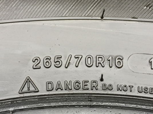 ยาง Michelin 265 70 16 สิ้นปี15 ดอกเยอะ เนื้อนิ่มๆ ราคาไม่แพง