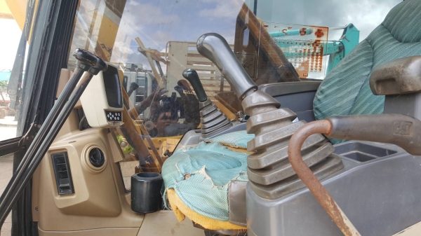 ขาย แบคโฮ CAT 320C เอกสารเล่มทะเบียนครบ เครื่องดี ปั้มดี ไฟเต็ม ช่วงล่าง 70\% ราคาต่อรองได้