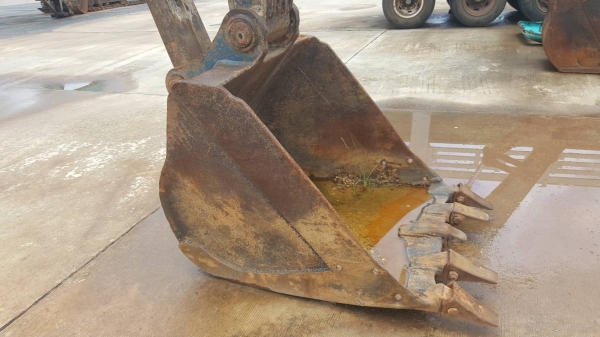 ขาย แบคโฮ KOMATSU PC220-3 เอกสารเล่มทะเบียนครบ ขายตามสภาพ ราคาต่อรองได้