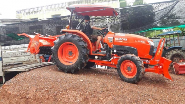 สินค้าเข้าใหม่ #ขายรถแทรกเตอร์มือสอง #คูโบต้าL4708 ปี56 ราคา 398,000 บ. สภาพดี พร้อมใช้งาน ใบมีดคานล่างพร้อมโรตาลี่RX182 จัดส่ง สุโขทัย