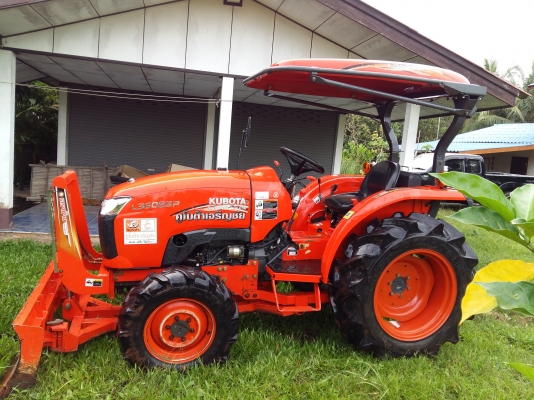ขายรถไถ KUBOTA L3608 4WD รถสภาพเดิมๆใช้งานน้อย660ชั่วโมง มีอุปกรณ์2ชิ้น ใบมีดันหน้า+ผานพวนดิน เจ้าของทำงานเป็นหมออยู่โรงพยาบาล รถใช้งานน้อยไม่มีเวลาขับจอดไว้เฉยๆเลยอยากขายออก เกียร์ดี ไฮโดรลิกดีไม่มีเยิ้ม่ รถไม่เคยรับจ้าง ไถ่แต่สวนของตัวเองใช้งานน้อย ซื้อ